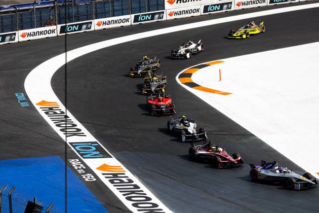 2025 FORMULA E MEXICO CITY ePRIX 94 WEHRLEIN Pascal (ger), Porsche Formula E Team, Porsche 99X Electric, action 48 MORTARA Edoardo (swi), Mahindra Racing, Mahindra M12Electro, action 13 DA COSTA Antonio Felix (prt), Jaguar TCS Racing, Jaguar I-Type 7, action during the the Mexico City Paulo ePrix, 2nd round of the 2025-26 ABB FIA Formula E World Championship, WM, Weltmeisterschaft on the Autodromo Hermanos Rodriguez from January 8 to 10, 2025 in Mexico City, Mexico - Mexico CityMexico Copyright: xDamienxDoumerguex