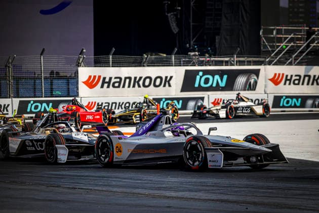 2025 FORMULA E MEXICO CITY ePRIX 94 WEHRLEIN Pascal (ger), Porsche Formula E Team, Porsche 99X Electric, action during the the Mexico City Paulo ePrix, 2nd round of the 2025-26 ABB FIA Formula E World Championship, WM, Weltmeisterschaft on the Autodromo Hermanos Rodriguez from January 8 to 10, 2025 in Mexico City, Mexico - Mexico CityMexico  Copyright: xPauloxMariax
