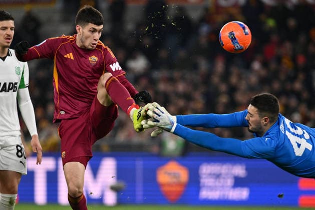 CALCIO - Serie A - AS Roma vs US Sassuolo Matias Soule of A.S. Roma and Arijanet Muric of U.S. Sassuolo are in action during the 20th day of the Serie A Championship between A.S. Roma and U.S. Sassuolo at the Olympic Stadium on January 10, 2026 in Rome, Italy. Rome Italy  Copyright: xIPAxSport ABACAx