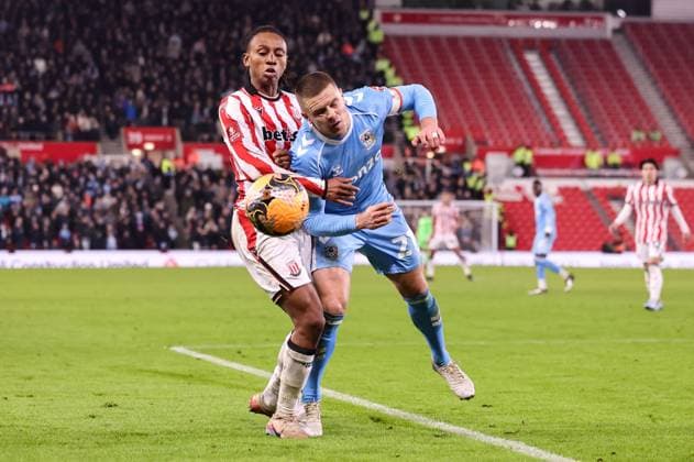 Stoke City s Lamine Cisse battles with Coventry City s Jake Bidwell Stoke City v Coventry City, Emirates FA Cup, Third Round, Football, Bet365 Stadium, Stoke-on-Trent, UK - 10 Jan 2026Stoke-on-Trent Bet365 Stadium United Kingdom EDITORIAL USE ONLY No use with unauthorised audio, video, data, fixture lists, club league logos or live services. Online in-match use limited to 120 images, no video emulation. No use in betting, games or single club league player publications.  Copyright: xAlexxDodd Shutterstockx 16254078ec