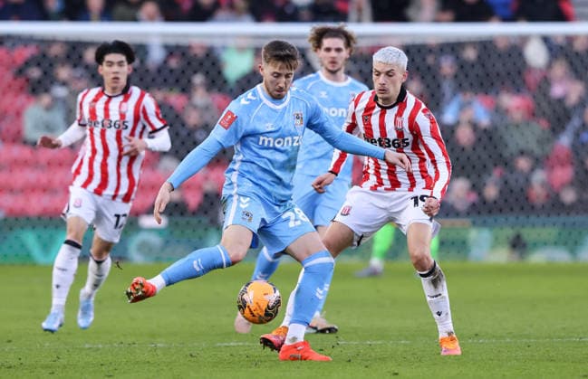 Coventry City s Josh Eccles shields the ball from Stoke City s Tomas Rigo Stoke City v Coventry City, Emirates FA Cup, Third Round, Football, Bet365 Stadium, Stoke-on-Trent, UK - 10 Jan 2026Stoke-on-Trent Bet365 Stadium United Kingdom EDITORIAL USE ONLY No use with unauthorised audio, video, data, fixture lists, club league logos or live services. Online in-match use limited to 120 images, no video emulation. No use in betting, games or single club league player publications.  Copyright: xAlexxDodd Shutterstockx 16254078fr