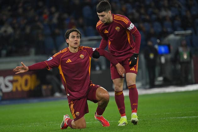 Soccer, serie A match, AS Roma v Sassuolo Paulo Dybala of AS Roma,Matias Soule of AS Roma during the serie A Enilive match between AS Roma v Sassuolo at olimpico stadium in Rome, Italy, Jan 10th 2026. Imago-Images Emmefoto Copyright: xImago-Images Emmefotox