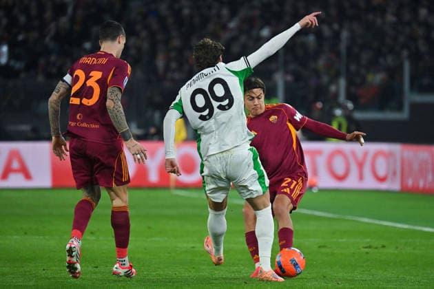CALCIO - Serie A - AS Roma vs US Sassuolo Gianluca Mancini of AS Roma,Andrea Pinamonti of Sassuolo,Paulo Dybala of AS Roma during the serie A Enilive match between AS Roma v Sassuolo at olimpico stadium in Rome, Italy, Jan 10th 2026. Mattia Vian Rome Italy  Copyright: xIPAxSport ABACAx