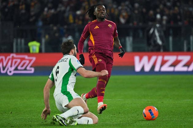 CALCIO - Serie A - AS Roma vs US Sassuolo Sebastian Walukiewicz of Sassuolo,Manu Kone of AS Roma during the serie A Enilive match between AS Roma v Sassuolo at olimpico stadium in Rome, Italy, Jan 10th 2026. Mattia Vian Rome Italy  Copyright: xIPAxSport ABACAx