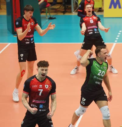 Ludwigsburg , Volleyball Bundesliga , Barock Volleys MTV Ludwigsburg vs FT 1844 Freiburg , Cheers Ludwigsburg , front from left Tim Köpfli Jeffrey Klok