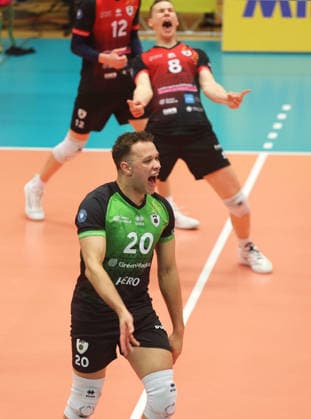 Ludwigsburg , Volleyball Bundesliga , Barock Volleys MTV Ludwigsburg vs FT 1844 Freiburg , Cheers Ludwigsburg , from the front Jeffrey Klok Tomi Saarinen