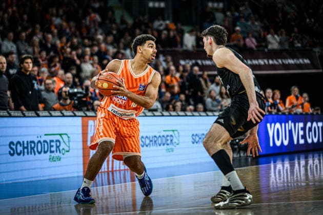 Neu Ulm, Germany, 10 01 26 Mark Smith ratiopharm ulm and Nikola Tomic Basketball Loewen Braunschweig battle for the ball during the Basketball Bundesliga match between ratiopharm ulm vs Basketball Loewen Braunschweig at ratiopharm Arena on January 10, 2026 in Neu Ulm, Germany Photo by Harry Langer DeFodi Images ratiopharm Arena, Germany, 10 01 26 Mark Smith ratiopharm ulm and Nikola Tomic Basketball Loewen Braunschweig battle for the ball during the Basketball Bundesliga match between ratiopharm ulm vs Basketball Loewen Braunschweig at Neu Ulm on January 10, 2026 in ratiopharm Arena, Germany Photo by Harry Langer DeFodi Images Photo by Harry Langer DeFodi Images