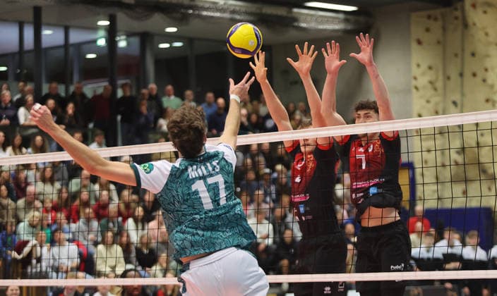 Ludwigsburg , Volleyball Bundesliga , Barock Volleys MTV Ludwigsburg vs FT 1844 Freiburg , from left Brendan Mills Freiburg Darius Diefenbach Tim Köpfli Ludwigsburg