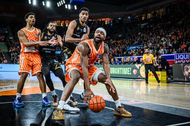 Neu Ulm, Germany, 10 01 26 Mark Smith ratiopharm ulm , Chip Flanigan Basketball Loewen Braunschweig , David Nguessan Basketball Loewen Braunschweig and Malik Osborne ratiopharm ulm in a duel during the Basketball Bundesliga match between ratiopharm ulm vs Basketball Loewen Braunschweig at ratiopharm Arena on January 10, 2026 in Neu Ulm, Germany Photo by Harry Langer DeFodi Images ratiopharm Arena, Germany, 10 01 26 Mark Smith ratiopharm ulm , Chip Flanigan Basketball Loewen Braunschweig , David Nguessan Basketball Loewen Braunschweig and Malik Osborne ratiopharm ulm battle for the ball during the Basketball Bundesliga match between ratiopharm ulm vs Basketball Loewen Braunschweig at Neu Ulm on January 10, 2026 in ratiopharm Arena, Germany Photo by Harry Langer DeFodi Images Photo by Harry Langer DeFodi Images