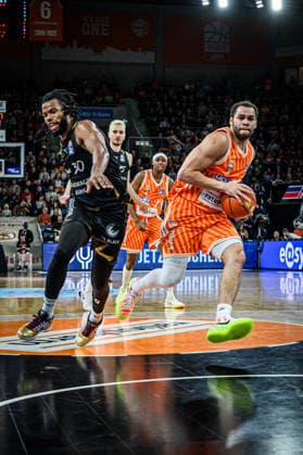 Neu Ulm, Germany, 10 01 26 Chip Flanigan Basketball Loewen Braunschweig and Christopher Ledlum ratiopharm ulm battle for the ball during the Basketball Bundesliga match between ratiopharm ulm vs Basketball Loewen Braunschweig at ratiopharm Arena on January 10, 2026 in Neu Ulm, Germany Photo by Harry Langer DeFodi Images ratiopharm Arena, Germany, 10 01 26 Chip Flanigan Basketball Loewen Braunschweig and Christopher Ledlum ratiopharm ulm battle for the ball during the Basketball Bundesliga match between ratiopharm ulm vs Basketball Loewen Braunschweig at Neu Ulm on January 10, 2026 in ratiopharm Arena, Germany Photo by Harry Langer DeFodi Images Photo by Harry Langer DeFodi Images