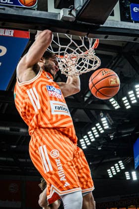 Neu Ulm, Germany, 10 01 26 Christopher Ledlum ratiopharm ulm in action, on the ball, single action during the Basketball Bundesliga match between ratiopharm ulm vs Basketball Loewen Braunschweig at ratiopharm Arena on January 10, 2026 in Neu Ulm, Germany Photo by Harry Langer DeFodi Images ratiopharm Arena, Germany, 10 01 26 Christopher Ledlum ratiopharm ulm controls the Ball during the Basketball Bundesliga match between ratiopharm ulm vs Basketball Loewen Braunschweig at Neu Ulm on January 10, 2026 in ratiopharm Arena, Germany Photo by Harry Langer DeFodi Images Photo by Harry Langer DeFodi Images