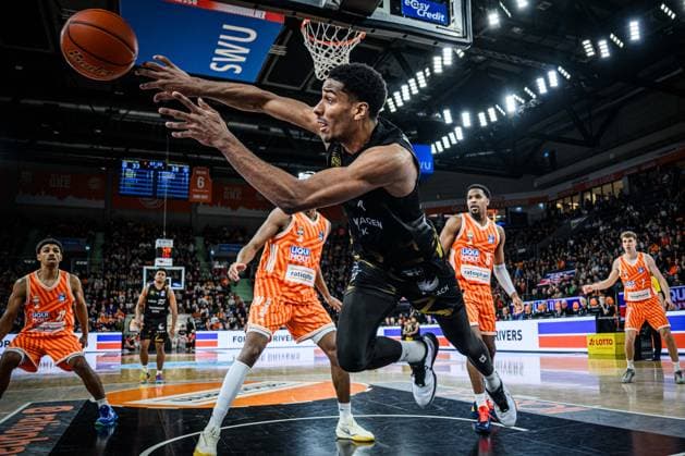 Neu Ulm, Germany, 10 01 26 David Nguessan Basketball Loewen Braunschweig in action, on the ball, single action during the Basketball Bundesliga match between ratiopharm ulm vs Basketball Loewen Braunschweig at ratiopharm Arena on January 10, 2026 in Neu Ulm, Germany Photo by Harry Langer DeFodi Images ratiopharm Arena, Germany, 10 01 26 David Nguessan Basketball Loewen Braunschweig controls the Ball during the Basketball Bundesliga match between ratiopharm ulm vs Basketball Loewen Braunschweig at Neu Ulm on January 10, 2026 in ratiopharm Arena, Germany Photo by Harry Langer DeFodi Images Photo by Harry Langer DeFodi Images