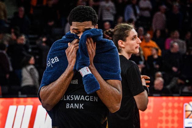 Neu Ulm, Germany, 10 01 26 David Nguessan Basketball Loewen Braunschweig looks dejected during the Basketball Bundesliga match between ratiopharm ulm vs Basketball Loewen Braunschweig at the ratiopharm Arena on January 10, 2026 in Neu Ulm, Germany Photo by Harry Langer DeFodi Images ratiopharm Arena, Germany, 10 01 26 David Nguessan Basketball Loewen Braunschweig looks dejected during the Basketball Bundesliga match between ratiopharm ulm vs Basketball Loewen Braunschweig at Neu Ulm on January 10, 2026 in ratiopharm Arena, Germany Photo by Harry Langer DeFodi Images Photo by Harry Langer DeFodi Images