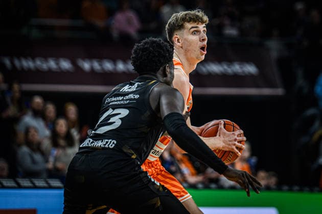 Neu Ulm, Germany, 10 01 26 Barra Njie Basketball Loewen Braunschweig and Tobias Jensen ratiopharm ulm in a duel during the Basketball Bundesliga match between ratiopharm ulm vs Basketball Loewen Braunschweig at ratiopharm Arena on January 10, 2026 in Neu Ulm, Germany Photo by Harry Langer DeFodi Images ratiopharm Arena, Germany, 10 01 26 Barra Njie Basketball Loewen Braunschweig and Tobias Jensen ratiopharm ulm battle for the ball during the Basketball Bundesliga match between ratiopharm ulm vs Basketball Loewen Braunschweig at Neu Ulm on January 10, 2026 in ratiopharm Arena, Germany Photo by Harry Langer DeFodi Images Photo by Harry Langer DeFodi Images