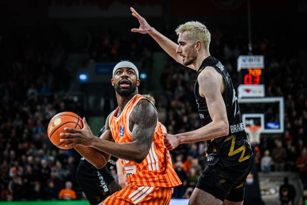 Neu Ulm, Germany, 10 01 26 Malik Osborne ratiopharm ulm and Philipp Hartwich Basketball Loewen Braunschweig in a duel during the Basketball Bundesliga match between ratiopharm ulm vs Basketball Loewen Braunschweig at ratiopharm Arena on January 10, 2026 in Neu Ulm, Germany Photo by Harry Langer DeFodi Images ratiopharm Arena, Germany, 10 01 26 Malik Osborne ratiopharm ulm and Philipp Hartwich Basketball Loewen Braunschweig battle for the ball during the Basketball Bundesliga match between ratiopharm ulm vs Basketball Loewen Braunschweig at Neu Ulm on January 10, 2026 in ratiopharm Arena, Germany Photo by Harry Langer DeFodi Images Photo by Harry Langer DeFodi Images