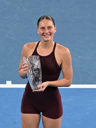 TENNIS BRISBANE INTERNATIONAL, Runner up Marta Kostyuk of Ukraine poses for photographs following her defeat to Aryna Sabalenka of Belarus in the Women™s Singles final against at the Brisbane International tennis tournament at Pat Rafter Arena in Brisbane, Sunday, January 11, 2026. ( NO ARCHIVING, EDITORIAL USE ONLY BRISBANE QUEENSLAND AUSTRALIA  Copyright: xDAVExHUNTx 20260111182507922402