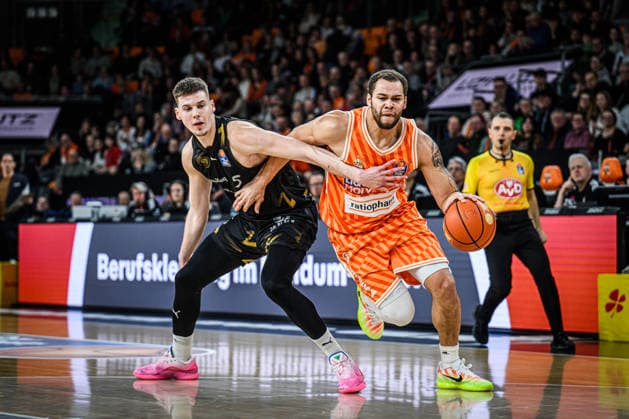 Neu Ulm, Germany, 10 01 26 Lika Scuka Basketball Loewen Braunschweig and Christopher Ledlum ratiopharm ulm in a duel during the Basketball Bundesliga match between ratiopharm ulm vs Basketball Loewen Braunschweig at ratiopharm Arena on January 10, 2026 in Neu Ulm, Germany Photo by Harry Langer DeFodi Images ratiopharm Arena, Germany, 10 01 26 Lika Scuka Basketball Loewen Braunschweig and Christopher Ledlum ratiopharm ulm battle for the ball during the Basketball Bundesliga match between ratiopharm ulm vs Basketball Loewen Braunschweig at Neu Ulm on January 10, 2026 in ratiopharm Arena, Germany Photo by Harry Langer DeFodi Images Photo by Harry Langer DeFodi Images