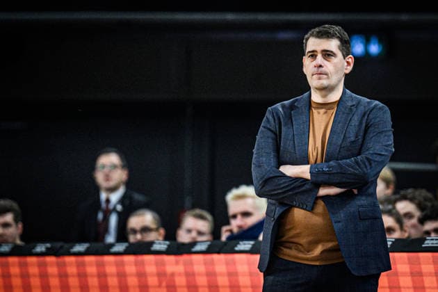 Neu Ulm, Germany, 10 01 26 Head Coach Kostas Papazoglou Basketball Loewen Braunschweig Looks on during the Basketball Bundesliga match between ratiopharm ulm vs Basketball Loewen Braunschweig at the ratiopharm Arena on January 10, 2026 in Neu Ulm, Germany Photo by Harry Langer DeFodi Images ratiopharm Arena, Germany, 10 01 26 Head Coach Kostas Papazoglou Basketball Loewen Braunschweig Looks on during the Basketball Bundesliga match between ratiopharm ulm vs Basketball Loewen Braunschweig at Neu Ulm on January 10, 2026 in ratiopharm Arena, Germany Photo by Harry Langer DeFodi Images Photo by Harry Langer DeFodi Images