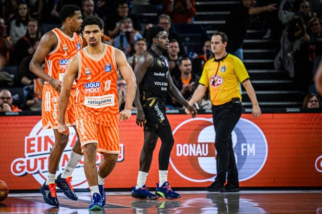 Neu Ulm, Germany, 10 01 26 Mark Smith ratiopharm ulm Looks on during the Basketball Bundesliga match between ratiopharm ulm vs Basketball Loewen Braunschweig at ratiopharm Arena on January 10, 2026 in Neu Ulm, Germany Photo by Harry Langer DeFodi Images ratiopharm Arena, Germany, 10 01 26 Mark Smith ratiopharm ulm Looks on during the Basketball Bundesliga match between ratiopharm ulm vs Basketball Loewen Braunschweig at Neu Ulm on January 10, 2026 in ratiopharm Arena, Germany Photo by Harry Langer DeFodi Images Photo by Harry Langer DeFodi Images