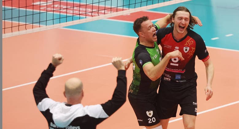Ludwigsburg , Volleyball Bundesliga , Barock Volleys MTV Ludwigsburg vs FT 1844 Freiburg , Cheering , from left Jeffrey Klok Ben Simon Bonin Ludwigsburg