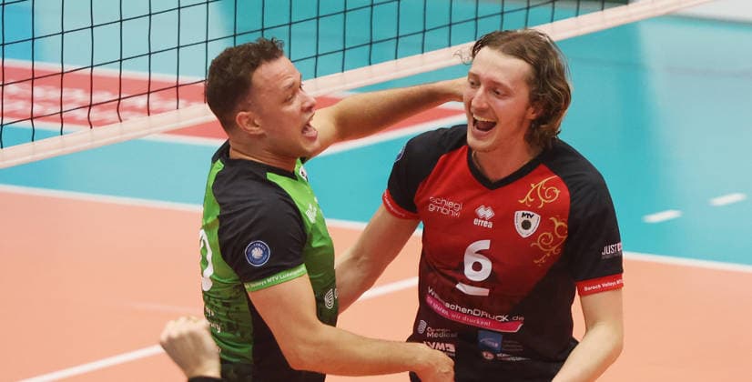Ludwigsburg , Volleyball Bundesliga , Barock Volleys MTV Ludwigsburg vs FT 1844 Freiburg , from left Jeffrey Klok Ben Simon Bonin Ludwigsburg , Cheers