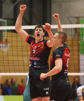Ludwigsburg , Volleyball Bundesliga , Barock Volleys MTV Ludwigsburg vs FT 1844 Freiburg , from left Jan Huber Tomi Saarinen Ludwigsburg , Cheers
