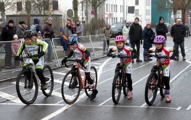 lsb Cycling Cyclo Cross German Championships in Bensheim 10 and 11 01 2026 Season 2025 2026 Bensheim v l Start U 11 girls with Marleen Kinste SSG Bensheim third, Laura Zoe Leveringhaus RSV Seeheim winner and thus first, Ella Zimmermann RSV Seeheim third and Emma Zimmermann RSV Seeheim action, single picture,