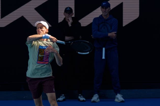 January 11, 2026: The defending champion JANNIK SINNER of Italy practises on Margaret Court Arena ahead of the 2026 Australian Open in Melbourne, Australia which starts in one weekÃ¢â‚¬â ¢s time. Cal Media Melbourne Australia - ZUMAc04_ 20260111_faf_c04_015 Copyright: xSydneyxLowx