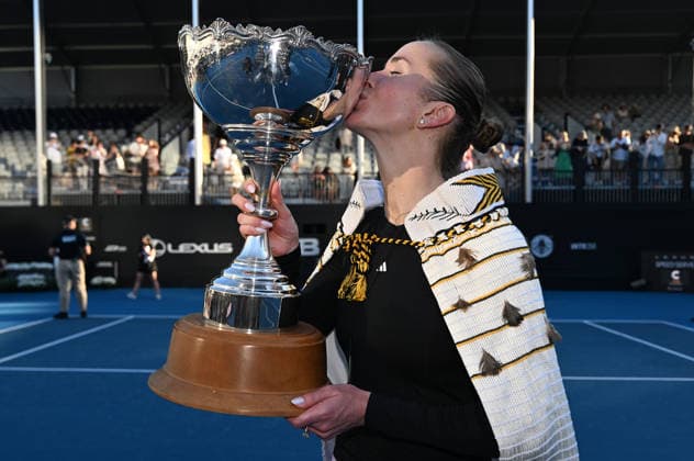 Ukraine™s Elina Svitolina poses for a picture after winning her the singles final at the ASB Classic Women™s WTA250 tennis tournament at Manuka Doctor Arena, Auckland,New Zealand. Sunday 11 January 2026. Photo: Andrew Cornaga z Auckland New Zealand Copyright: xAndrewxCornaga x