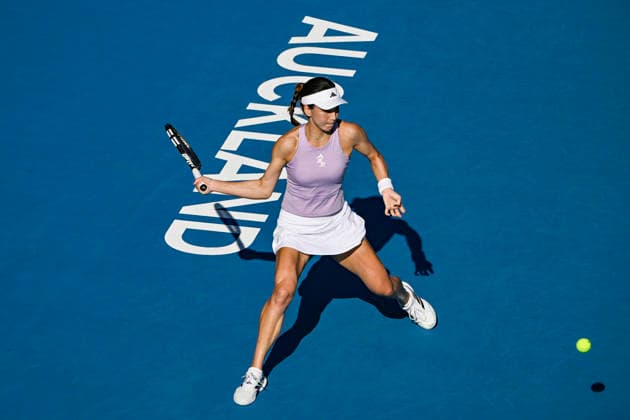 Xinju Wang (CHN) returns a shot to Elina Svitolina (UKR) in the women s single final match of the ASB Classic Women™s WTA250 tennis tournament at Manuka Doctor Arena, Auckland, New Zealand on Sunday 11 January 2026. Photo credit: Alan Lee Auckland New Zealand Copyright: xAlanxLeex xx