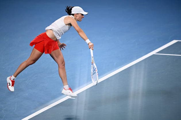 TENNIS UNITED CUP SYDNEY, Iga Swiatek of Poland serves during her singles match against Belinda Bencic of Switzerland during the 2026 United Cup final between Poland and Switzerland at Ken Rosewall Arena in Sydney, Sunday, January 11, 2026. ( NO ARCHIVING, EDITORIAL USE ONLY SYDNEY NEW SOUTH WALES AUSTRALIA  Copyright: xDANxHIMBRECHTSx 20260111133646792434