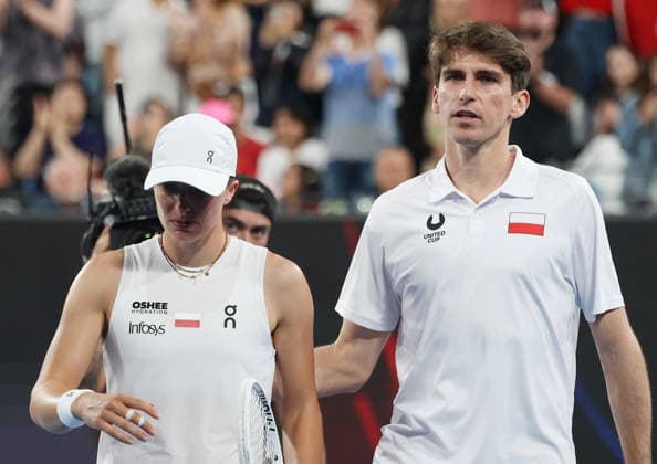 January 11, 2026, Sydney, New South Wales, Australia: IGA SWIATEK and MATEUSZ TERCZYNSKI of Poland after the match against B. Bencic of Switzerland in the final United Cup at Ken Rosewall Arena, Sydney, Australia. Sydney Australia - ZUMAc278 20260111_zsp_c278_019 Copyright: xMarcinxCholewinskix