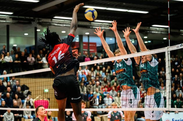 Ludwigsburg 1 BLM 25 26 MTV Ludwigsburg FT 1844 Freiburg Nyherowo Omene Ludwigsburg , Charles Figy Freiburg , Jannik Brentel Freiburg Ludwigsburg Innenstadtsporthalle Baden Württemberg Germany