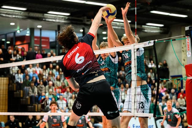 Ludwigsburg 1 BLM 25 26 MTV Ludwigsburg FT 1844 Freiburg Ben Simon Bonin Ludwigsburg , Charles Figy Freiburg , Jannik Brentel Freiburg Ludwigsburg Innenstadtsporthalle Baden Württemberg Germany
