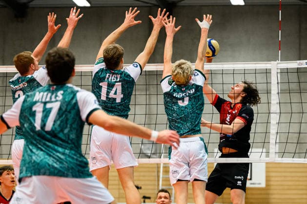 Ludwigsburg 1 BLM 25 26 MTV Ludwigsburg FT 1844 Freiburg from left in the block Yannick Harms Freiburg , Charles Figy Freiburg , Fabian Hosch Freiburg , Ben Simon Bonin Ludwigsburg Ludwigsburg Innenstadtsporthalle Baden Württemberg Germany