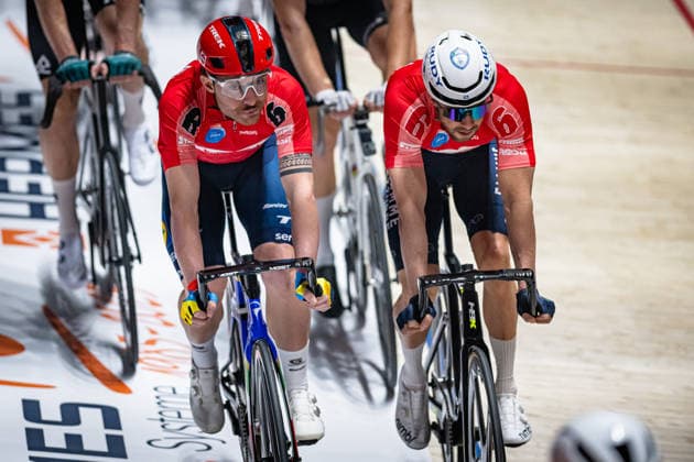 CONSONNI Simone, SCARTEZZINI Michele Sixdays Bremen 2026 Team 6 STARK GEBÄUDEREINIGUNG CONSONNI Simone ITA Black SCARTEZZINI Michele ITA Red Landscape horizontal Landscape Event Event Sixdays Bremen 2026 Category Category Cycling Track Cycling Sixdays Elite Men Location Location Europe Germany Bremen ÖVB Arena Discipline Team Presentation Distance m Date Date 10 01 2026 Saturday Day 2