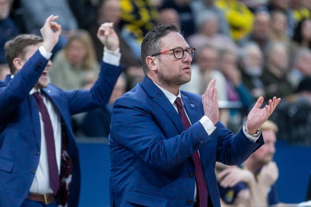 Oldenburg, Lower Saxony, DEU, 10 01 2026, Head Coach Marco Ramondino Syntainics MBC EWE Baskets Oldenburg vs Syntainics MBC Basketball 1 Basketball Bundesliga Season 2025 2026, Matchday 15, Grosse EWE Arena EWE Baskets Oldenburg vs Syntainics MBC www.andreas-burmann.de