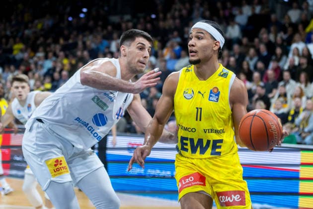 Oldenburg, Lower Saxony, DEU, 10 01 2026, Nicholas Tischler right, EWE Baskets Oldenburg and Jure Planinic left, Syntainics MBC EWE Baskets Oldenburg vs Syntainics MBC Basketball 1 Basketball Bundesliga Season 2025 2026, Matchday 15, Grosse EWE Arena EWE Baskets Oldenburg vs Syntainics MBC www.andreas-burmann.de