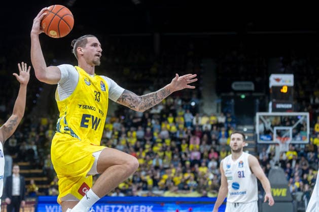 Oldenburg, Lower Saxony, DEU, 10 01 2026, Tomislav Zubcic Center, EWE Baskets Oldenburg EWE Baskets Oldenburg vs Syntainics MBC Basketball 1 Basketball Bundesliga Season 2025 2026, Matchday 15, Grosse EWE Arena EWE Baskets Oldenburg vs Syntainics MBC www.andreas-burmann.de