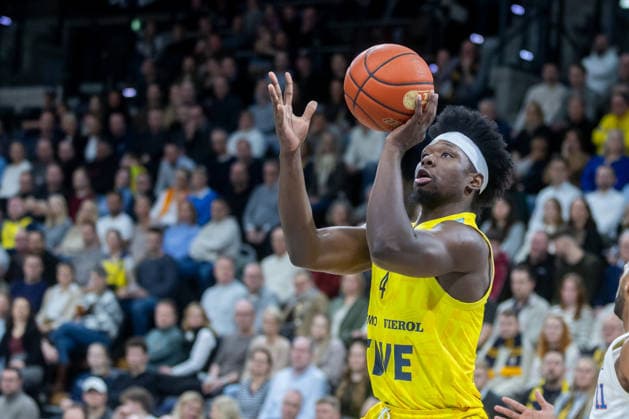 Oldenburg, Lower Saxony, DEU, 10 01 2026, Brian Fobbs EWE Baskets Oldenburg EWE Baskets Oldenburg vs Syntainics MBC Basketball 1 Basketball Bundesliga Season 2025 2026, Matchday 15, Grosse EWE Arena EWE Baskets Oldenburg vs Syntainics MBC www.andreas-burmann.de