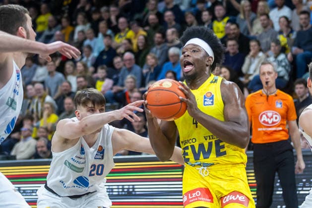 Oldenburg, Lower Saxony, DEU, 10 01 2026, Brian Fobbs EWE Baskets Oldenburg EWE Baskets Oldenburg vs Syntainics MBC Basketball 1 Basketball Bundesliga Season 2025 2026, Matchday 15, Grosse EWE Arena EWE Baskets Oldenburg vs Syntainics MBC www.andreas-burmann.de
