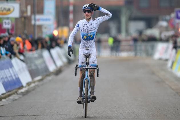 Belgian Lars Peers celebrates as he crosses the finish line to win the Novices second year men race at the Belgian Cyclocross Championships in Beringen on Sunday 11 January 2026. DAVIDxPINTENS  x155123731x