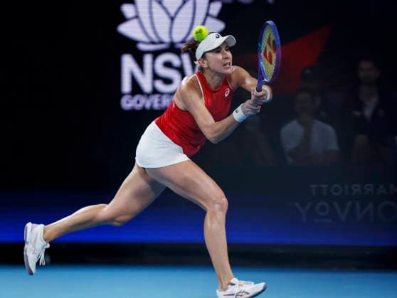(260111) -- SYDNEY, Jan. 11, 2026 -- Belinda Bencic of Switzerland hits a return during the women s singles match against Iga Swiatek of Poland at the 2026 United Cup tennis tournament final in Sydney, Australia, Jan. 11, 2026. ) (SP)AUSTRALIA-SYDNEY-TENNIS-UNITED CUP-FINAL-POL VS SUI MaxPing 