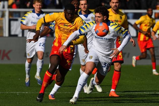 Lecce s midfielder Mohamed Kaba (77 US Lecce) and Parma s Centre-back Alessandro Circati (39 Parma Calcio 1913) in action during the Serie A Enilive soccer matchday 20 between US Lecce and Parma Calcio 1913 at the Via del Mare Stadium in Lecce, Italy, Sunday, January 11, 2026. (Credit Image: Giovanni Evangelista LaPresse)  Copyright: xGiovannixEvangelista LaPressex