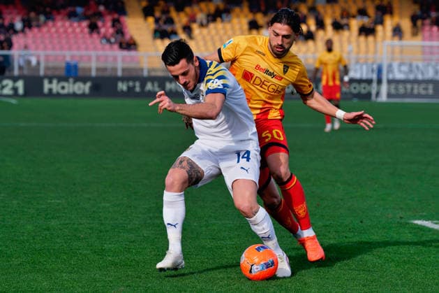 CALCIO - Serie A - US Lecce vs Parma Calcio Emanuele Valeri of Parma Calcio in action against Santiago Pierotti of US Lecce during US Lecce vs Parma Calcio, Italian soccer Serie A match in Lecce, Italy, January 11 2026 Lecce Italy  Copyright: xIPAxSport ABACAx