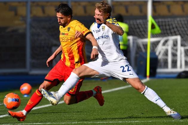 Lecce™s right wing Santiago Pierotti (50 US Lecce) and Parma s Central Midfielder Oliver Sorensen (22 Parma Calcio 1913) in action during the Serie A Enilive soccer matchday 20 between US Lecce and Parma Calcio 1913 at the Via del Mare Stadium in Lecce, Italy, Sunday, January 11, 2026. (Credit Image: Giovanni Evangelista LaPresse)  Copyright: xGiovannixEvangelista LaPressex