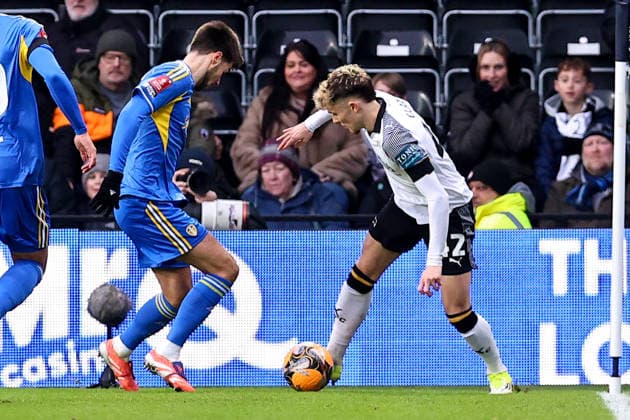 Derby County v Leeds United, Emirates FA Cup Bobby Clark of Derby County defends possession during the Derby County v Leeds United Emirates FA Cup Third Round match at Pride Park Stadium, Derby, England on 11 January 2026 Credit: Ryan Crockett Every Second Media Editorial use only. All images are copyright Every Second Media Limited. No images may be reproduced without prior permission. All rights reserved. Premier League and Football League images are subject to licensing agreements with Football DataCo Limited. see https: www.football-dataco.com Copyright: xIMAGO EveryxSecondxMediax ESM-1751-0039 RyanxCrockettx xEveryxSecondxMediax