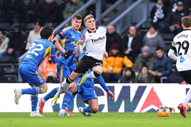 Derby County v Leeds United, Emirates FA Cup Bobby Clark of Derby County is tackled during the Derby County v Leeds United Emirates FA Cup Third Round match at Pride Park Stadium, Derby, England on 11 January 2026 Credit: Ryan Crockett Every Second Media Editorial use only. All images are copyright Every Second Media Limited. No images may be reproduced without prior permission. All rights reserved. Premier League and Football League images are subject to licensing agreements with Football DataCo Limited. see https: www.football-dataco.com Copyright: xIMAGO EveryxSecondxMediax ESM-1751-0043 RyanxCrockettx xEveryxSecondxMediax