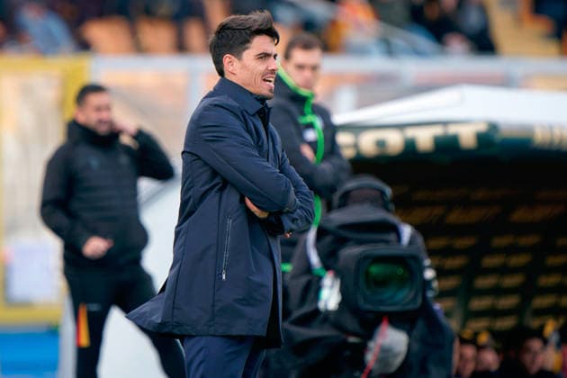coach Carlos Cuesta of Parma Calcio during US Lecce vs Parma Calcio, Italian soccer Serie A match in Lecce, Italy, January 11 2026  Copyright: xEmmanuelexMastrodonato IPAxSportx xipa-agency.netx xx IPA_69929616 IPA_Agency_IPA69929616