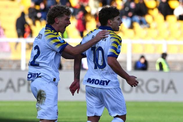 Parma s Central Midfielder Adrian BernabÃ (10 Parma Calcio 1913) celebrates during the Serie A Enilive soccer matchday 20 between US Lecce and Parma Calcio 1913 at the Via del Mare Stadium in Lecce, Italy, Sunday, January 11, 2026. (Credit Image: Giovanni Evangelista LaPresse)  Copyright: xGiovannixEvangelista LaPressex